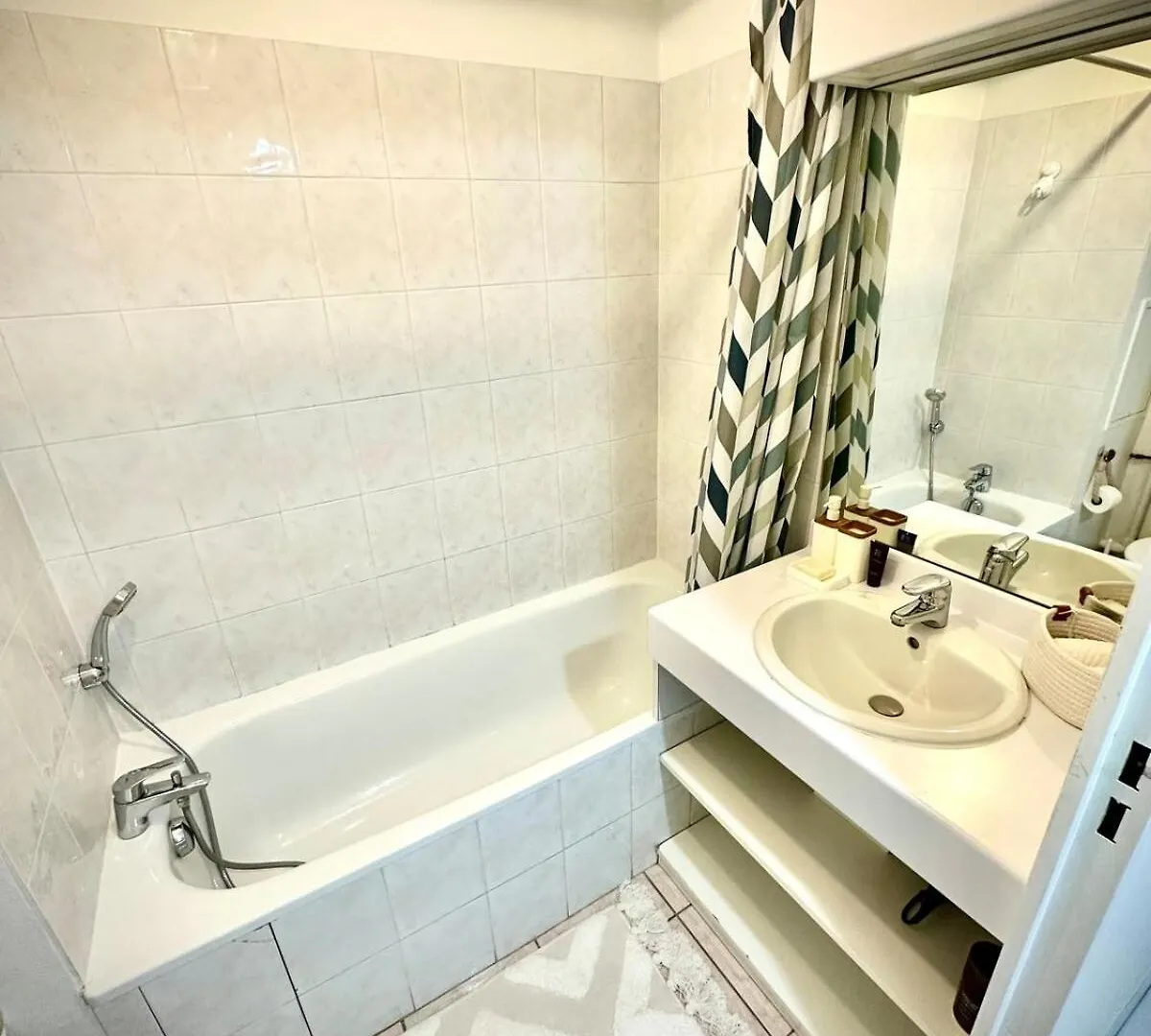 ליון La Suite Bellecombe 0*,  צרפת